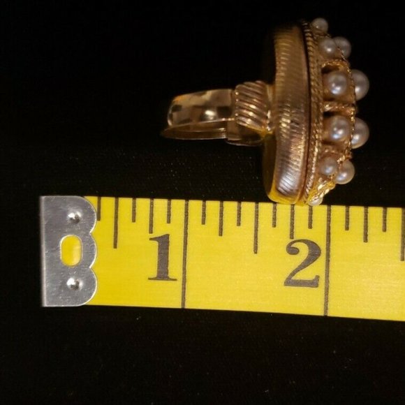 Large Oval-Shaped Lattice Dome Locket Ring With Faux Pearls by Avon - Picture 11 of 12